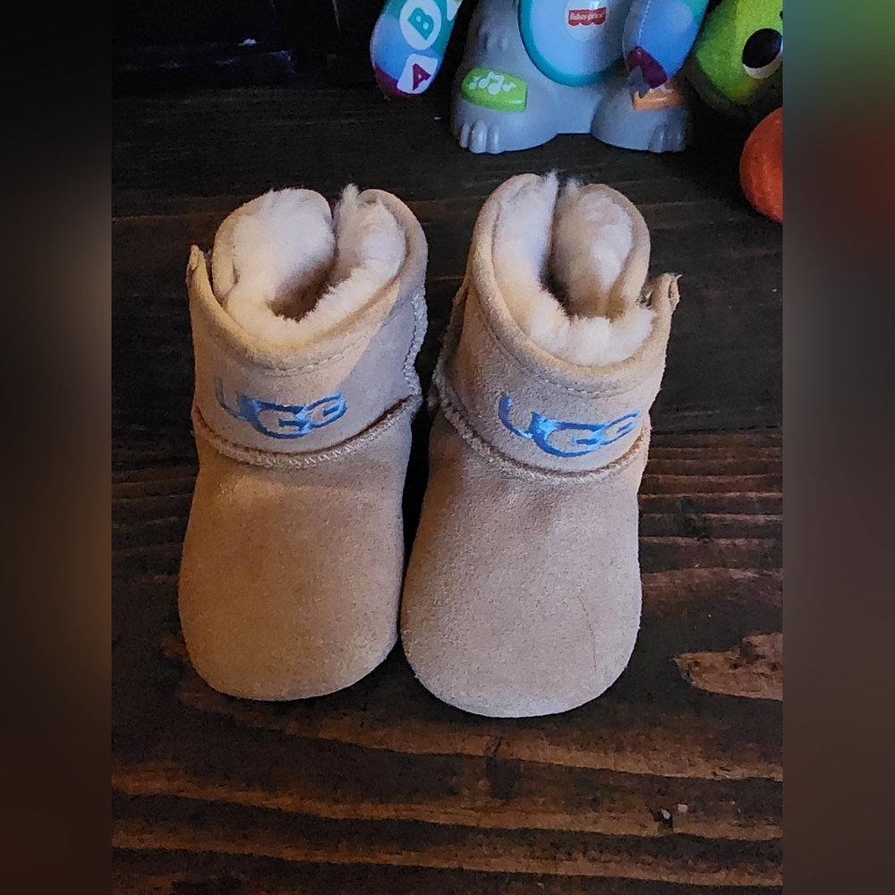 UGG Bundle - Picture 2 of 10